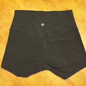 Lululemon align biker shorts!! Size 4, 4”